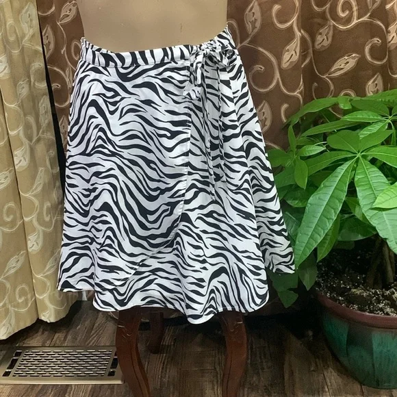❤️ Aritzia Sunday Best Wrap Skirt - Picture 1 of 5